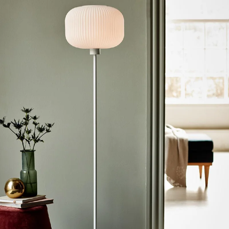 Victorian Style Floor Lamp for Traditional and Elegant InteriorsMilford Floor Lamp Victorian Style Floor Lamp for Traditional and Elegant InteriorsMilford Floor Lamp